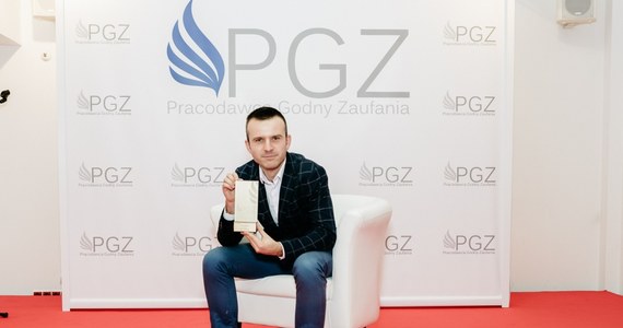 Cieszą nas takie fakty. Dziennikarz RMF FM, nasz redakcyjny kolega Michał Dobrołowicz odebrał właśnie Nagrodę Dziennikarską w 9. edycji Konkursu "Pracodawca Godny Zaufania". Jego głównym organizatorem jest Krajowa Izba Gospodarcza. Wyróżnienie wręczono w czasie uroczystej Gali w Warszawie.