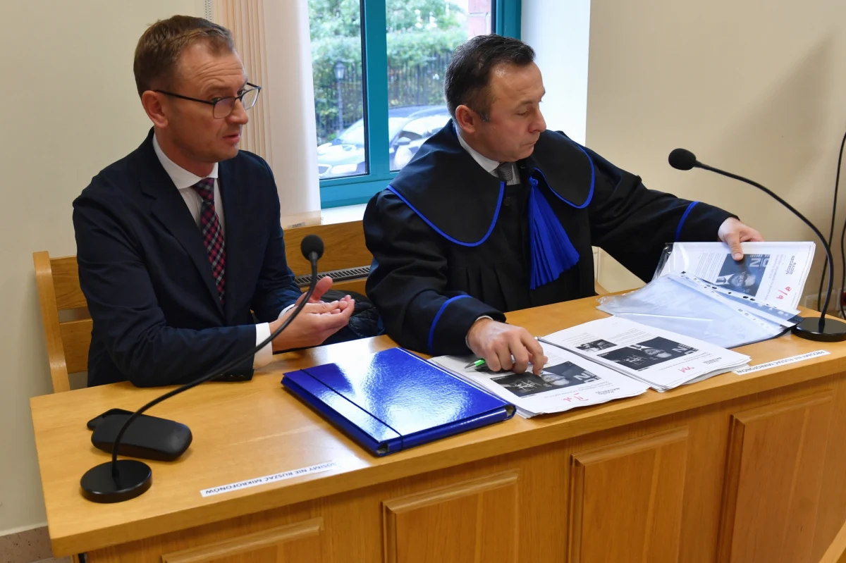 Minister gospodarki morskiej i żeglugi śródlądowej Marek Gróbarczyk ma sprostować zamieszczone na Twitterze słowa o tym, że poseł PO Sławomir Nitras zniszczył stocznię - zdecydował w czwartek szczeciński Sąd Okręgowy.