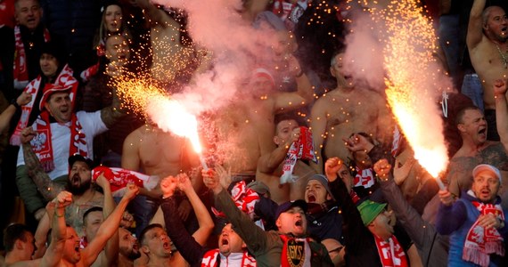 Polscy piłkarze pokonali Łotwę 3:0 w meczu eliminacji mistrzostw Europy. "Wykonaliśmy swoje zadanie" – powiedział Robert Lewandowski, który zdobył wszystkie trzy bramki. Wygrana w niedzielę w Warszawie z Macedonią Północną zapewni awans do przyszłorocznego turnieju finałowego. Jako pierwsza występ w Euro 2020 zapewniła sobie Belgia.