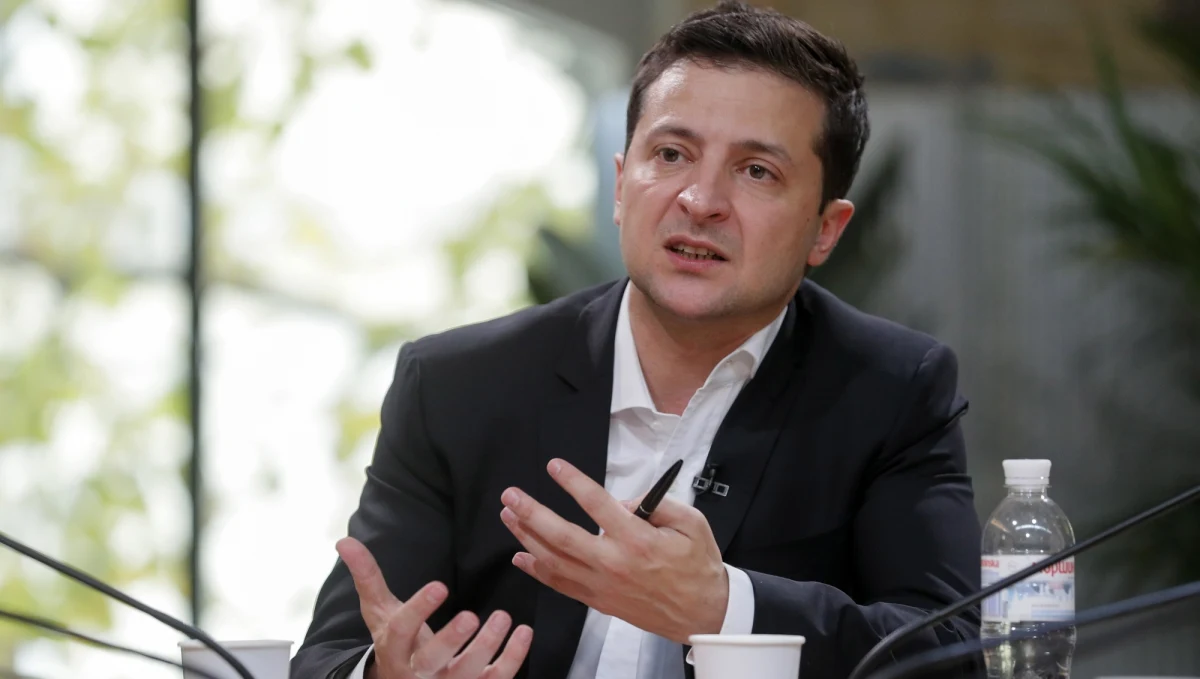 Ponad 14 godzin trwał maraton prasowy prezydenta Ukrainy Wołodymyra Zełenskiego, podczas którego odpowiadał on na pytania dziennikarzy, bijąc rekord długości rozmów przywódców państw z mediami.