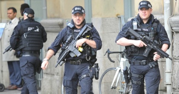 Nożownik zaatakował w centrum handlowym w Manchesterze w Wielkiej Brytanii. Ranił trzy osoby. Jak podaje miejscowa policja - został aresztowany i jest podejrzany o atak terrorystyczny.