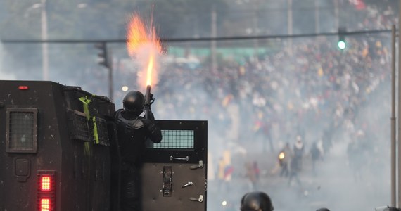 W starciach z policją w pobliżu parlamentu w stolicy Ekwadoru, Quito, rannych zostało wielu demonstrantów. Ekwadorczycy kolejny dzień protestują przeciwko polityce gospodarczej rządu. Dotąd podczas protestów przeciwko m.in. podwyżce cen paliw zginęły cztery osoby.