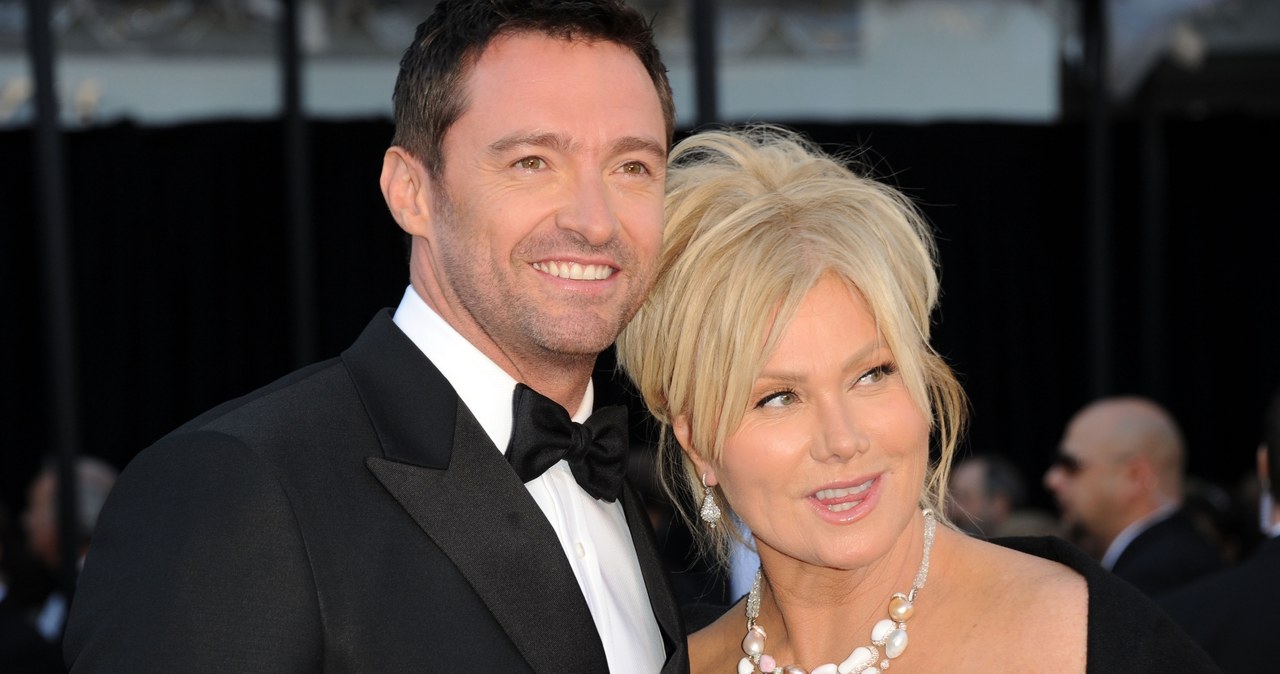 Od 23 lat Hugh Jackman i Deborra-Lee Furness uchodzą za jedno z najbardziej udanych hollywoodzkich małżeństw. Mimo że on jest od niej 13 lat młodszy, mimo że nie mają biologicznych potomków, wciąż idą razem przez życie.