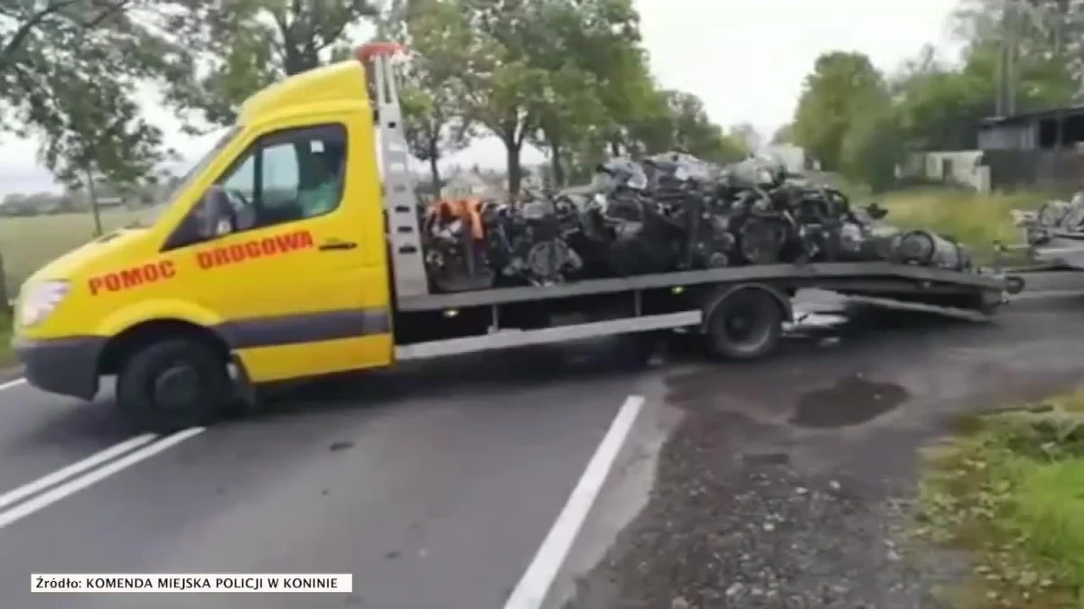 Policjanci z Konina zlikwidowali kilkanaście "dziupli samochodowych" w województwach wielkopolskim i kujawsko-pomorskim. Zatrzymano w nich czterech mężczyzn, którzy rozmontowywali skradzione samochody i magazynowali części. Dwóch z nich usłyszało już zarzuty. Za paserstwo grozi im do 5 lat więzienia.