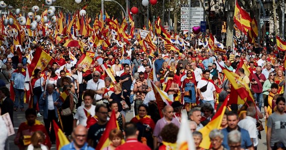 W sobotę ulicami Barcelony przeszła wielotysięczna manifestacja zwolenników jedności Hiszpanii. Marsz, który przeszedł głównymi ulicami stolicy Katalonii, zbiegł się ze świętem narodowym Hiszpanii, Dniem Hiszpańskości, zwanym potocznie Dniem Kolumba.