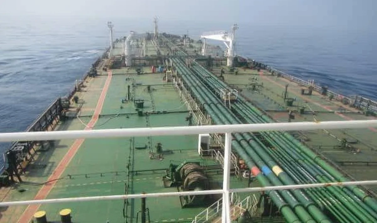 Iran zapowiedział ukaranie sprawców dokonanego w piątek ataku rakietowego na jego tankowiec na Morzu Czerwonym. Atak nie spowodował ofiar w ludziach i statek kontynuuje rejs. 