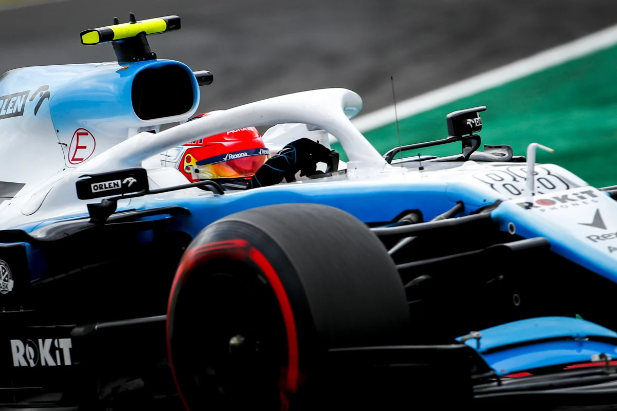 Robert Kubica (Williams) zajął ostatnie miejsce w wyścigu Formuły 1 o Grand Prix Japonii, 17. rundzie mistrzostw świata. Zwyciężył Fin Valtteri Bottas z Mercedesa, który wyszedł na prowadzenie po doskonałym starcie, gdy wyprzedził dwóch kierowców Ferrari. Kubica uderzył w bandę na początku kwalifikacji. Uszkodzone zostało przednie zawieszenie w bolidzie. 