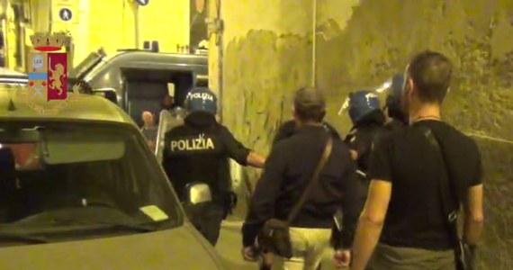 Sześciu polskich kibiców, aresztowanych w Cagliari na Sardynii po meczu tamtejszego klubu z Pogonią Szczecin pod zarzutem aktów wandalizmu, otrzymało kary 4 miesięcy pozbawienia wolności w zawieszeniu - podały miejscowe media. Polacy zostali zwolnieni z aresztu.