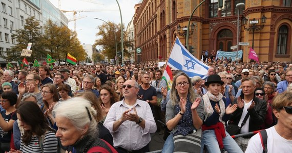 Ulicami Berlina przeszedł wielotysięczny protest przeciwko antysemityzmowi. To reakcja na zamach na synagogę w Halle, gdzie zginęły dwie osoby. Podobne manifestacje odbyły się też m.in. w Hamburgu i Marburgu.

