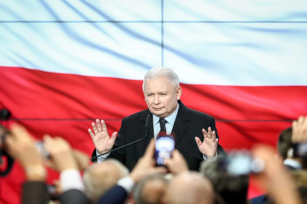 Jarosław Kaczyński tuż po ogłoszeniu sondażowych wyników wyborów 