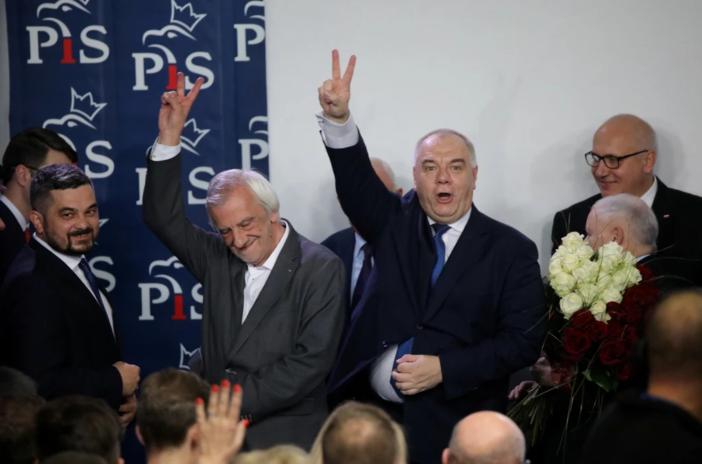 Jacek Sasin oraz Ryszard Terlecki podczas wieczoru wyborczego w sztabie PiS 