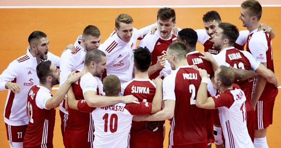 Polska wygrała w Hiroszimie z Kanadą 3:0 (25:23, 26:24, 25:20) w meczu 10. kolejki Pucharu Świata siatkarzy. To ósme zwycięstwo biało-czerwonych w turnieju. Ich ostatnim rywalem będzie we wtorek Iran.