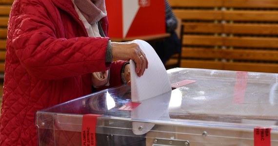 PiS zdobyło 66,76 proc. głosów w wyborach do Sejmu w Siedlcach (okręg nr 18); KKW PSL - 12,37 proc.; KKW Koalicja Wyborcza - 9,2 proc. a KW Konfederacja Wolność i Niepodległość - 5,75 proc. - wynika z danych opublikowanych na stronie PKW z 54,55 proc. komisji.