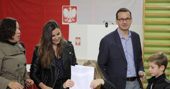 Premier Mateusz Morawiecki zdobył w okręgu nr 31 w Katowicach ponad 78,5 tys. głosów poparcia. Jego rywal z Koalicji Obywatelskiej Borys Budka ponad 61 tys. głosów. To wyniki z danych PKW z 61,91 proc. komisji wyborczych w tym okręgu. Zgodnie z nimi w tym okręgu zwyciężyło PiS.