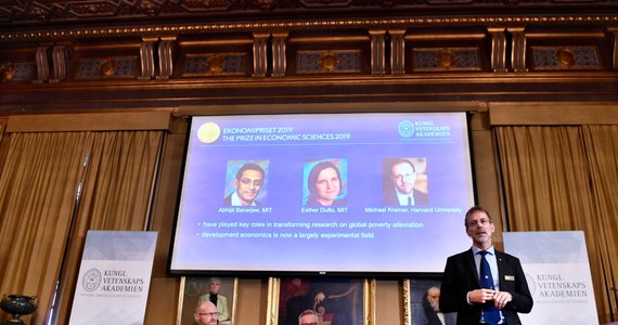 Tegoroczny Nobel w dziedzinie ekonomii trafi do trzech osób. Laureatami zostali Michael Kremer, Abhijit Banerjee i Esther Duflo. Werdykt ogłosiła właśnie Królewska Akademia Nauk. Nobla w tej dziedzinie przyznaje Bank Szwecji. 