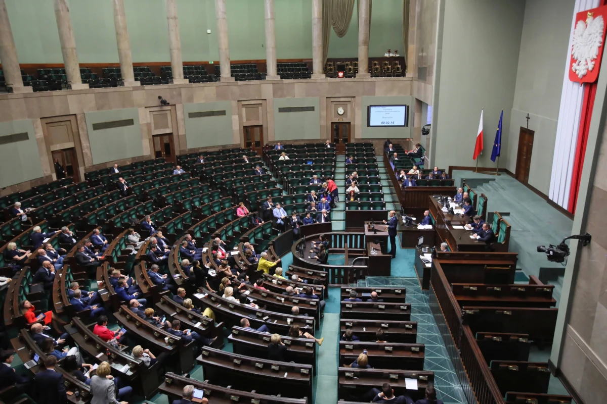 Skład rządu poznamy w ciągu dwóch, trzech tygodni - powiedział rzecznik rządu Piotr Müller. Jak przypomniał, prezes PiS Jarosław Kaczyński w trakcie kampanii zapowiadał, że kandydatem na premiera będzie Mateusz Morawiecki.
