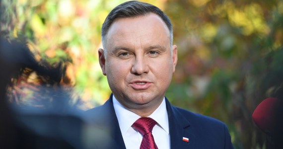 „Jestem jeszcze młodym człowiekiem, na emeryturę się nie wybieram” - powiedział w poniedziałek w Warszawie na konferencji prasowej prezydent Andrzej Duda, pytany czy wystartuje w wyborach prezydenckich w 2020 r.