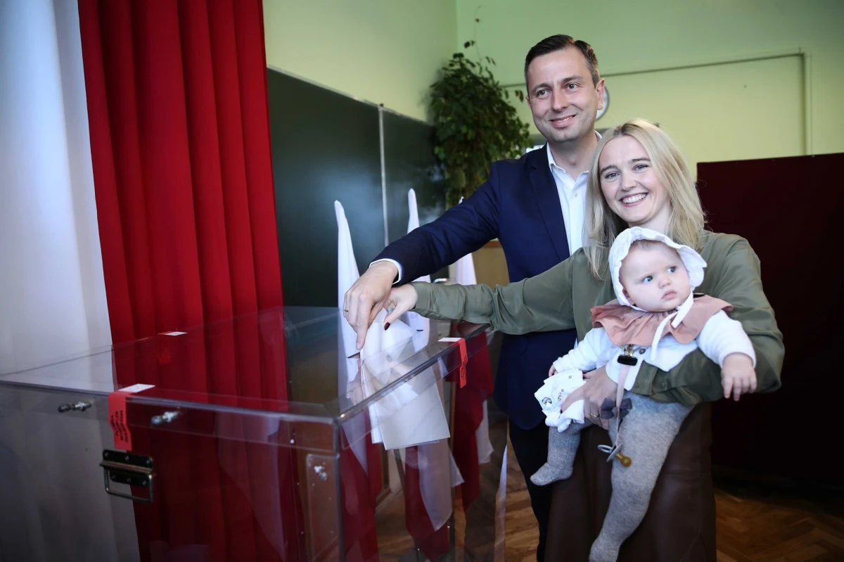 Anna Pieczarka, startując z listy PiS z okręgu 15 (Tarnów), zdobyła w wyborach parlamentarnych ponad 75 tys. głosów. Jej rywal - lider PSL Władysław Kosiniak-Kamysz - uzyskał jedynie 33,7 tys. głosów. To kolejny taki wyczyn kandydatki Prawa i Sprawiedliwości. W wyborach samorządowych zdobyła ona 72 tys. głosów.