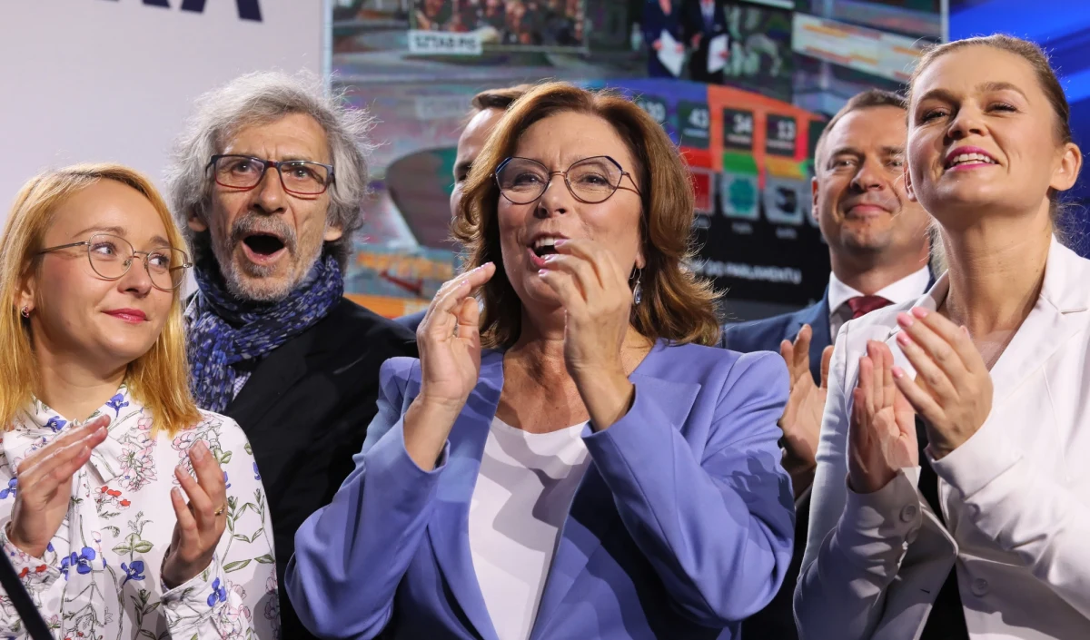 Po przeliczeniu głosów z 97,19 obwodowych komisji wyborczych utworzonych poza granicami Polski, Koalicja Obywatelska uzyskała 39,05 proc. głosów, PiS - 25,29 proc., SLD - 20,43 proc., Konfederacja - 11,14 proc., a PSL - 4,1 proc. - podała na stronie internetowej PKW.