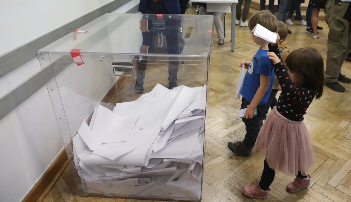 Państwowa Komisja Wyborcza podała wyniki oficjalne wyniki głosowania. W wyborach parlamentarnych triumfowało Prawo i Sprawiedliwość, które zdobyło 43,59 proc. głosów, które zachowało większość w Sejmie. Drugą formacją jest Koalicja Obywatelska (27,4 proc.), a na trzecim miejscu znalazła się Lewica (12,56 proc.). Do Sejmu wchodzi także PSL-Koalicja Polska (8,55 proc.) oraz Konfederacja Wolność i Niepodległość (6,81 proc.). 