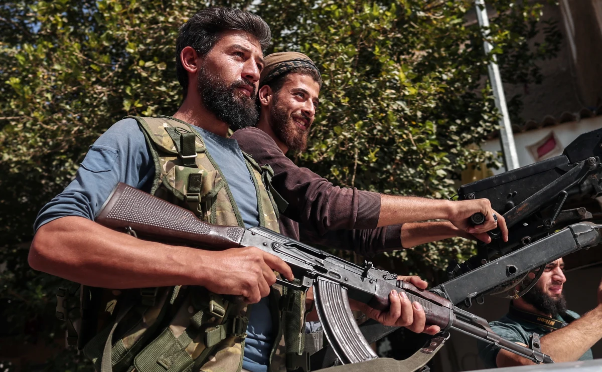 Turcja oskarżyła Kurdów o celowe wypuszczenie dżihadystów zatrzymanych w obozach, celem wprowadzenia chaosu w północno-wschodniej Syrii. W tej części tego kraju Turcja prowadzi ofensywę. 