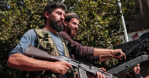 Turcja oskarżyła Kurdów o celowe wypuszczenie dżihadystów zatrzymanych w obozach, celem wprowadzenia chaosu w północno-wschodniej Syrii. W tej części tego kraju Turcja prowadzi ofensywę. 