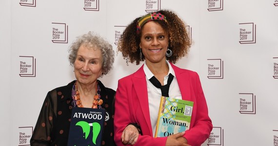 "The Testaments" kanadyjskiej pisarki Margaret Atwood oraz "Girl, Woman, Other" czarnoskórej brytyjskiej autorki Bernardine Evaristo dostały wspólnie tegoroczną nagrodę Bookera, jedną z najważniejszych nagród literackich w anglojęzycznym świecie.