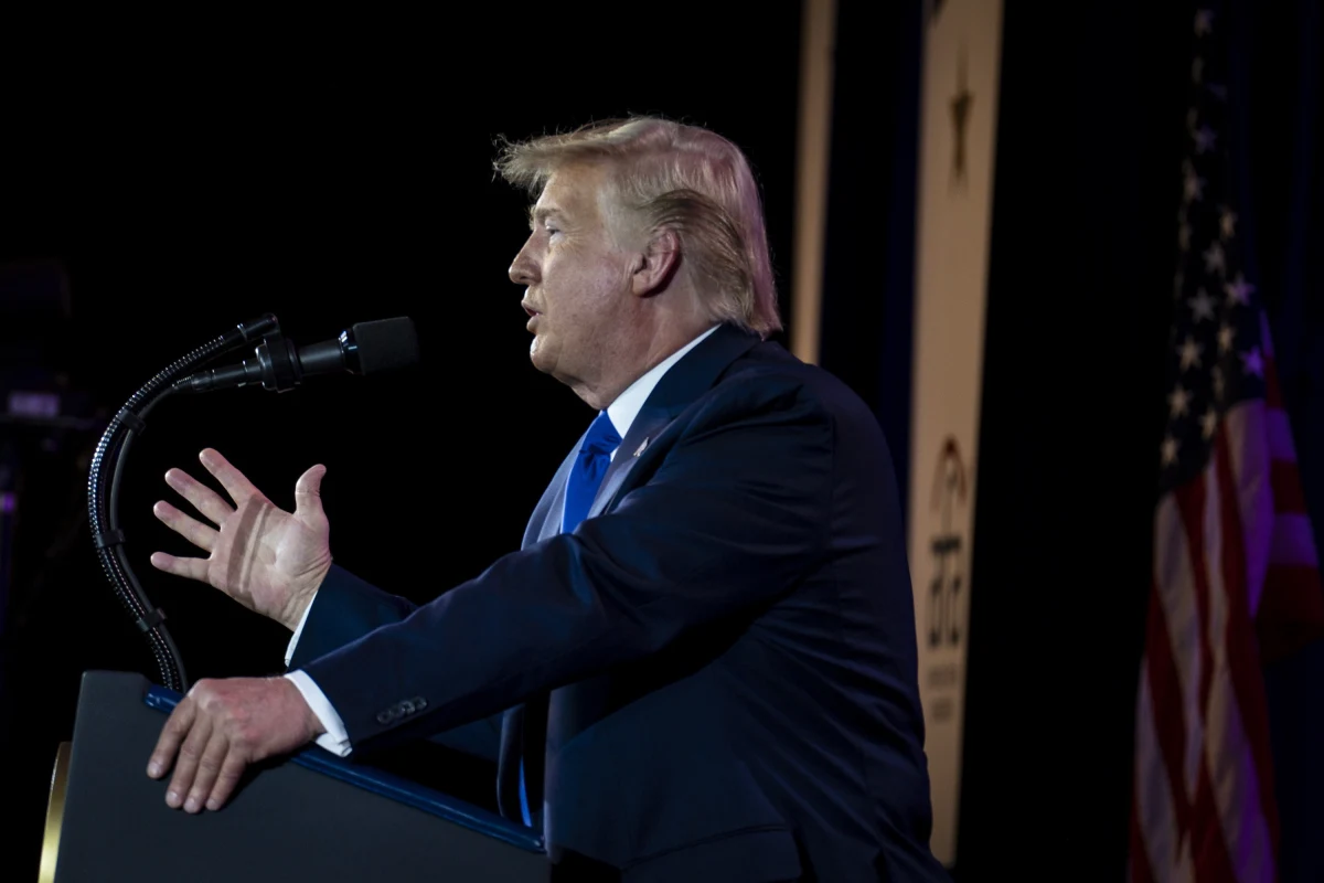 Prezydent USA Donald Trump w poniedziałek podczas rozmowy telefonicznej wezwał tureckiego prezydenta Recepa Tayyipa Erdogana do "zakończenia inwazji" w Syrii i do ogłoszenia "natychmiastowego zawieszenia broni" - poinformował amerykański wiceprezydent Mike Pence.