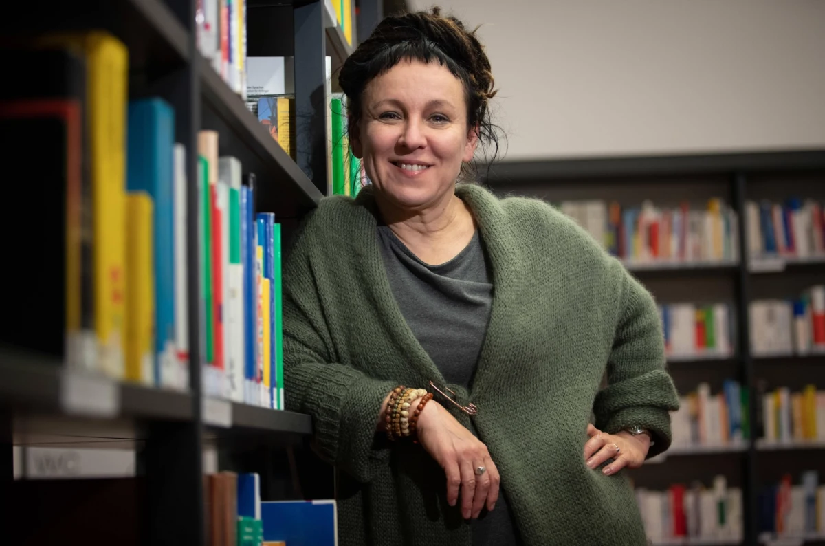 Czy Olga Tokarczuk zapłaci 955 tys. zł podatku od Nagrody Nobla? Minister finansów zapowiada zaniechanie poboru PIT, ale wbrew zasadom legislacji - pisze wtorkowa "Rzeczpospolita".