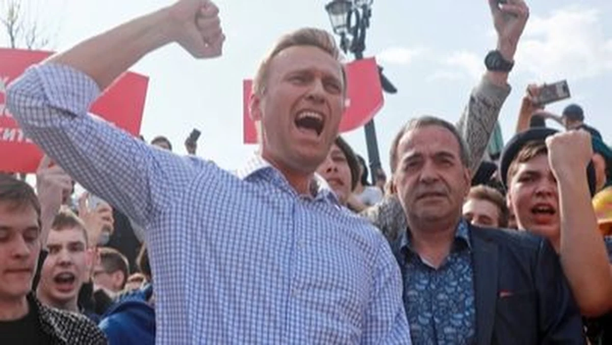 Policja prowadzi we wtorek rewizje u aktywistów sztabów opozycyjnego polityka Aleksieja Nawalnego; do przeszukań doszło w co najmniej ośmiu miastach - podały media niezależne. Współpracownicy Nawalnego informują o rewizjach w jeszcze sześciu miastach.