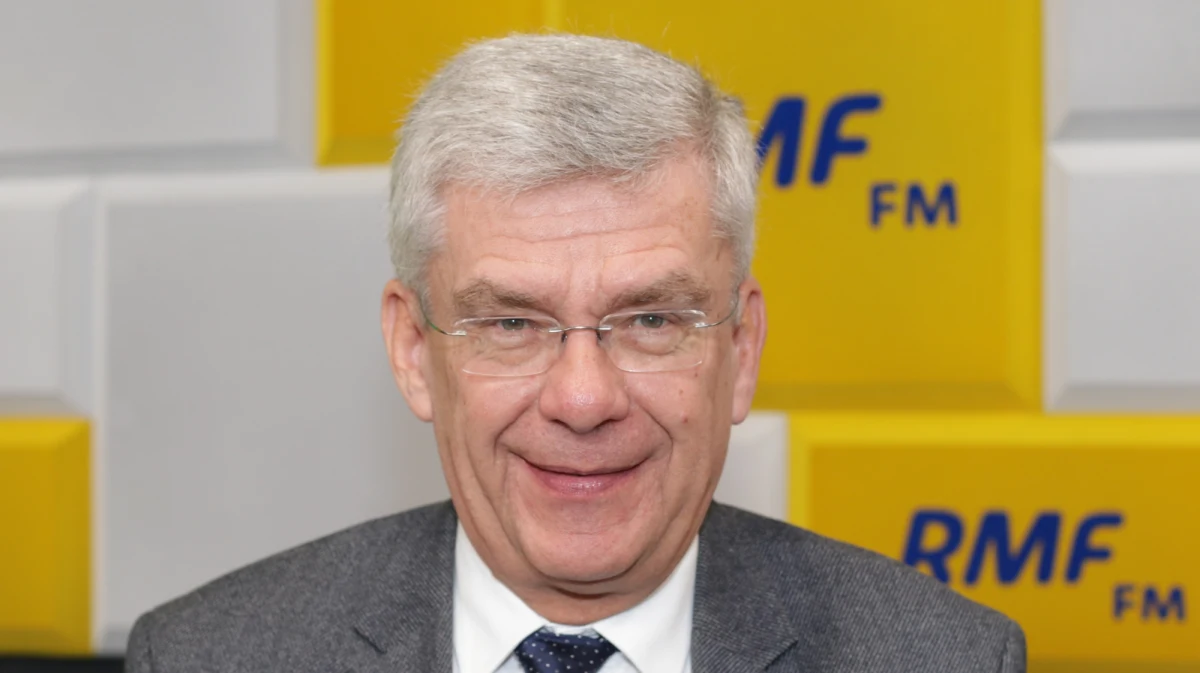 "Mamy takie prawo i mamy taki obowiązek" – mówił marszałek Stanisław Karczewski o planowanym na czwartek i piątek posiedzeniu Senatu obecnej kadencji. "Sejm zbiera się dziś i jutro. Jeśli przyjmie jakieś ustawy to powinniśmy się do nich odnieść" – wyjaśniał gość Porannej rozmowy w RMF FM. Podkreślał, że jest to "zgodne z przepisami, zgodne z prawem i regulaminem". "Kadencję mamy jeszcze miesiąc" - przypomniał. 