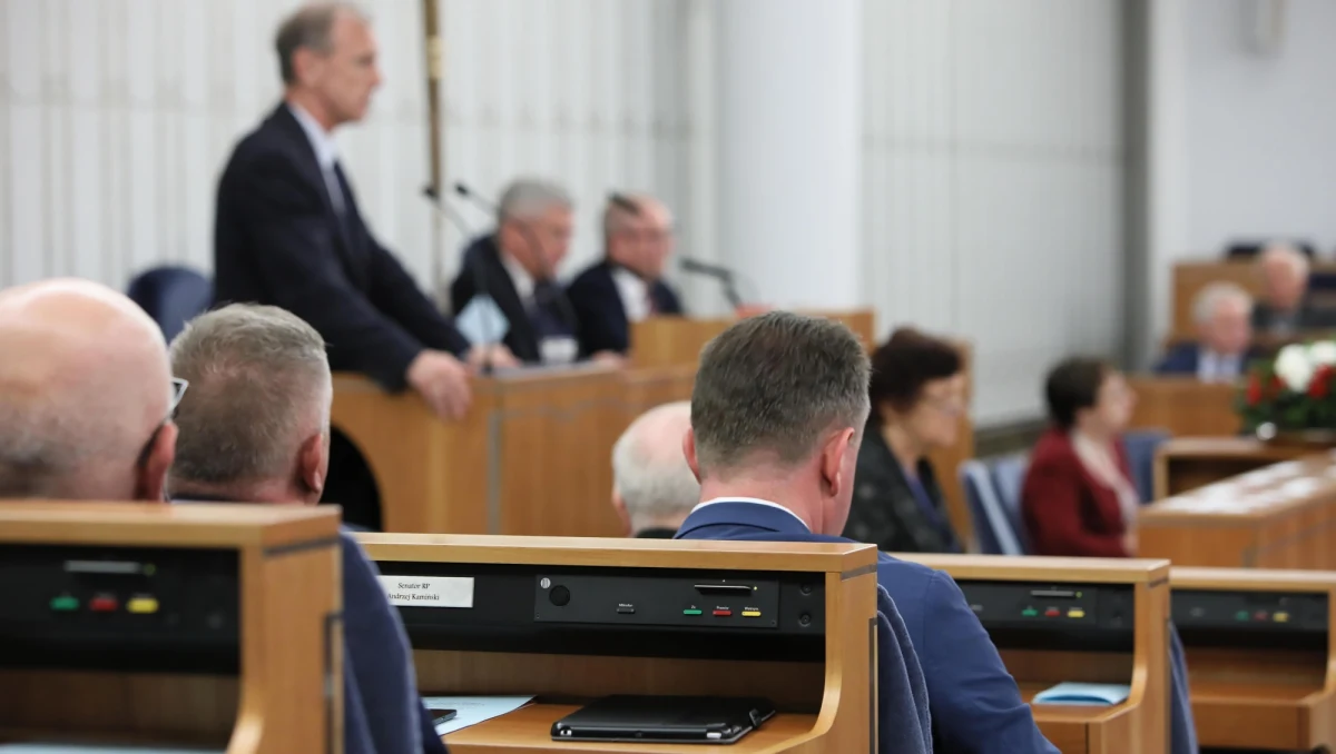 "To sprawdzeni ludzie" - tak o nowo wybranych senatorach Polskiego Stronnictwa Ludowego mówi Władysław Kosiniak-Kamysz. Prezes ludowców nie obawia się, że senatorowie związani z jego partią mogliby zostać przeciągnięci na stronę Prawa i Sprawiedliwości w izbie wyższej, co pozwoliłoby odbić Senat z rąk opozycji.