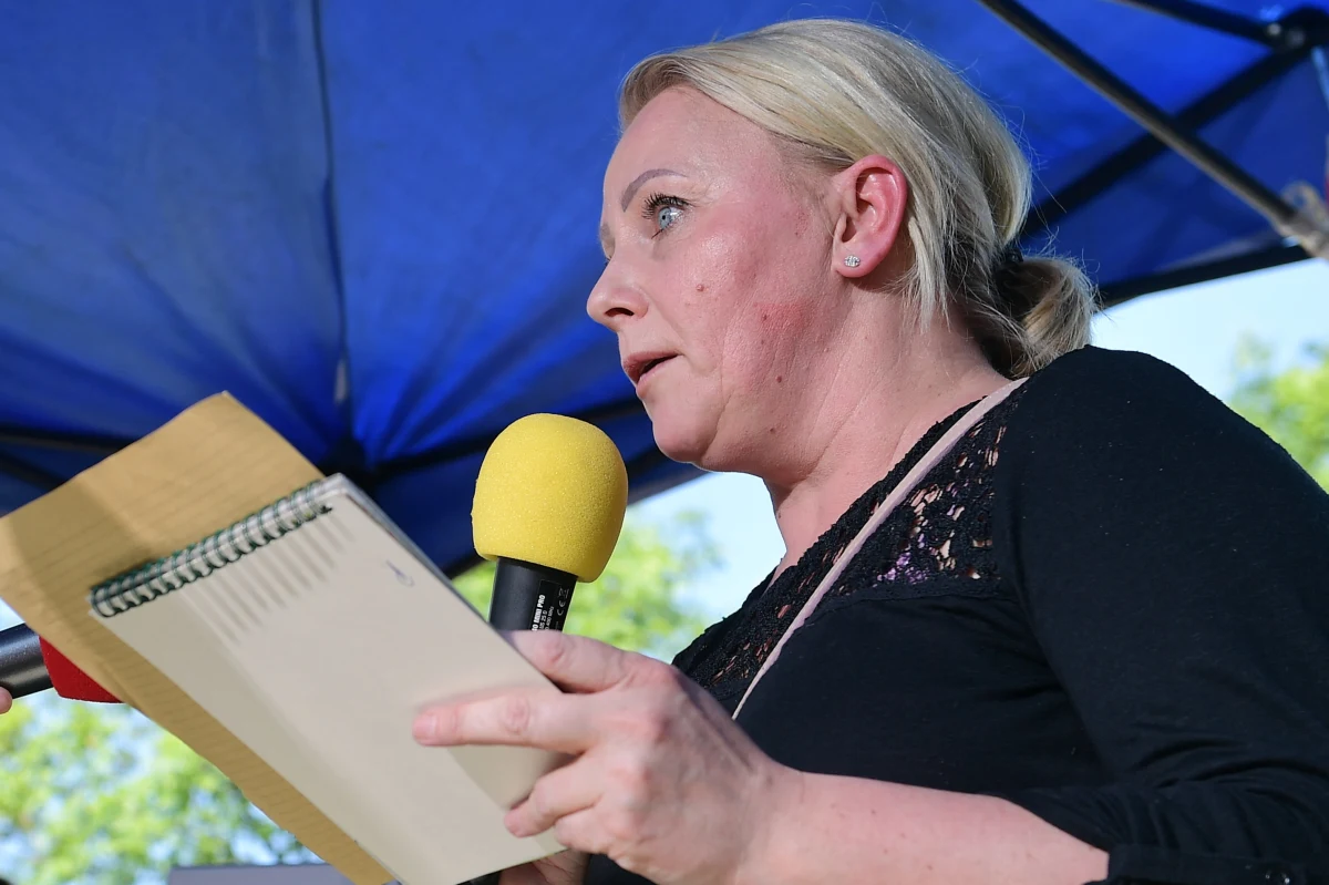 "To, co nas spotkało w Sejmie, jest plamą na honorze tego rządu. I tak się złożyło, że wygrał znowu PiS. Politycy tej partii obiecali pomoc osobom niepełnosprawnym już lata temu. Moim pierwszym zadaniem jako posłanki będzie zorganizowanie konferencji, na której poproszę rząd o natychmiastowe zniesienie kryterium dochodowego, które obowiązuje przy przyznawaniu zasiłku osobom niezdolnym do samodzielnej egzystencji" - stwierdziła w rozmowie z Onetem Iwona Hartwich. Jedna z liderek sejmowego protestu osób niepełnosprawnych i ich opiekunów zdobyła mandat poselski z listy Koalicji Obywatelskiej. 