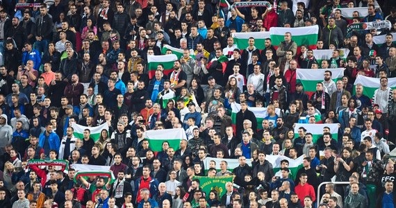 Międzynarodowa Federacja Piłki Nożnej (FIFA) zapowiedziała, że kary nałożone na bułgarskich kibiców za rasistowskie zachowanie w meczu z Anglią mogą zostać rozszerzone na cały świat. Oznacza to, że winni mogą mieć zakaz wstępu na wszystkie stadiony.