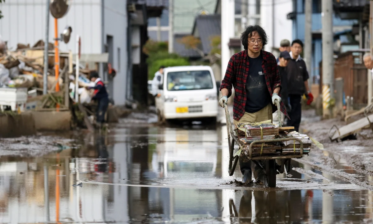 Do 74 wzrosła liczba ofiar śmiertelnych potężnego tajfunu Hagibis, który w weekend przeszedł nad Japonią - poinformowała japońska telewizja publiczna NHK. Większość zmarła w wyniku utonięcia. Obrażenia odniosło ponad 220 osób. 12 jest uważanych za zaginionych. 