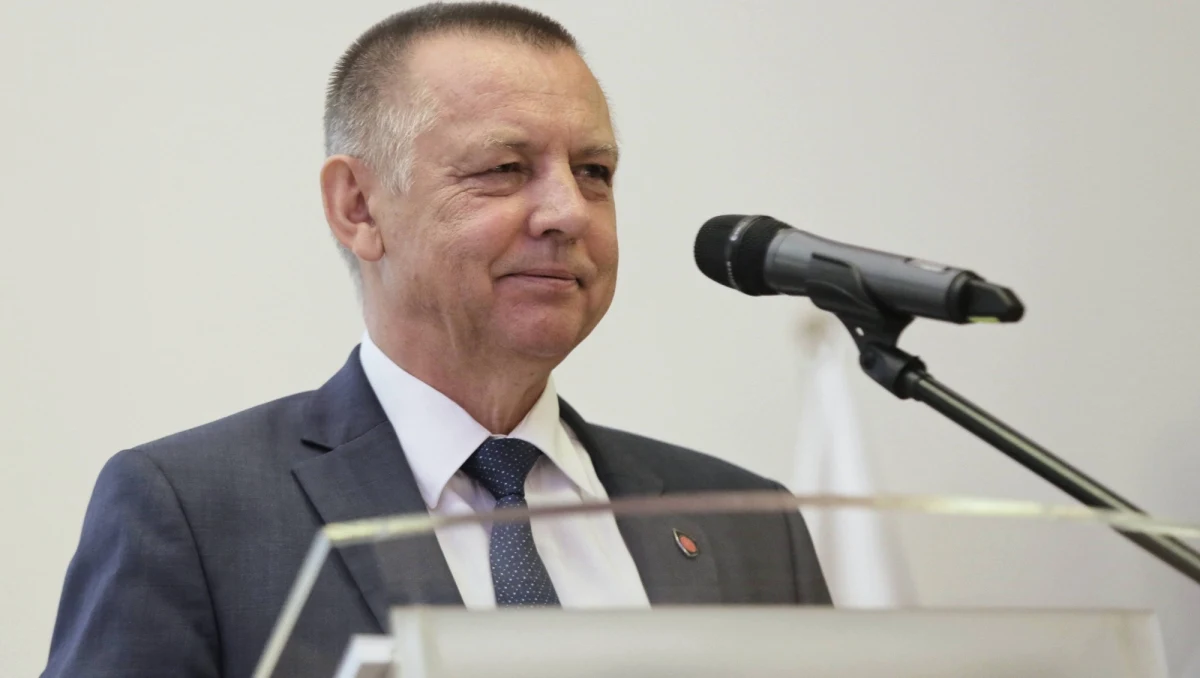 W związku z doniesieniami medialnymi, jakoby prezes Najwyższej Izby Kontroli Marian Banaś złożył rezygnację z pełnionej funkcji, przekazujemy, że informacja ta jest nieprawdziwa. Prezes NIK przebywa na urlopie bezpłatnym – poinformowano w środę w komunikacie NIK.