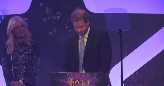 Meghan Markle i książę Harry pojawili się na gali WellChild Awards. To coroczna impreza, podczas której honorowane są inspirujące dzieci zmagające się z chorobami. Książę Sussexu jako wieloletni ambasador organizacji wygłosił emocjonalne przemówienie, podczas którego wzruszenie odebrało mu głos.