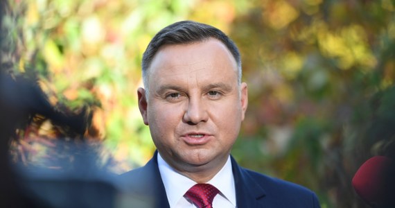 Zadowolenie z prezydentury Andrzeja Dudy wyraża 62 proc. badanych, natomiast 29 proc. ocenia ją negatywnie. Działalność Sejmu dobrze ocenia 32 proc., a negatywnie 51 proc. badanych; o pracy Senatu dobrą opinię ma 32 proc., przeciwnego zdania jest 42 proc. respondentów - wynika z sondażu CBOS.