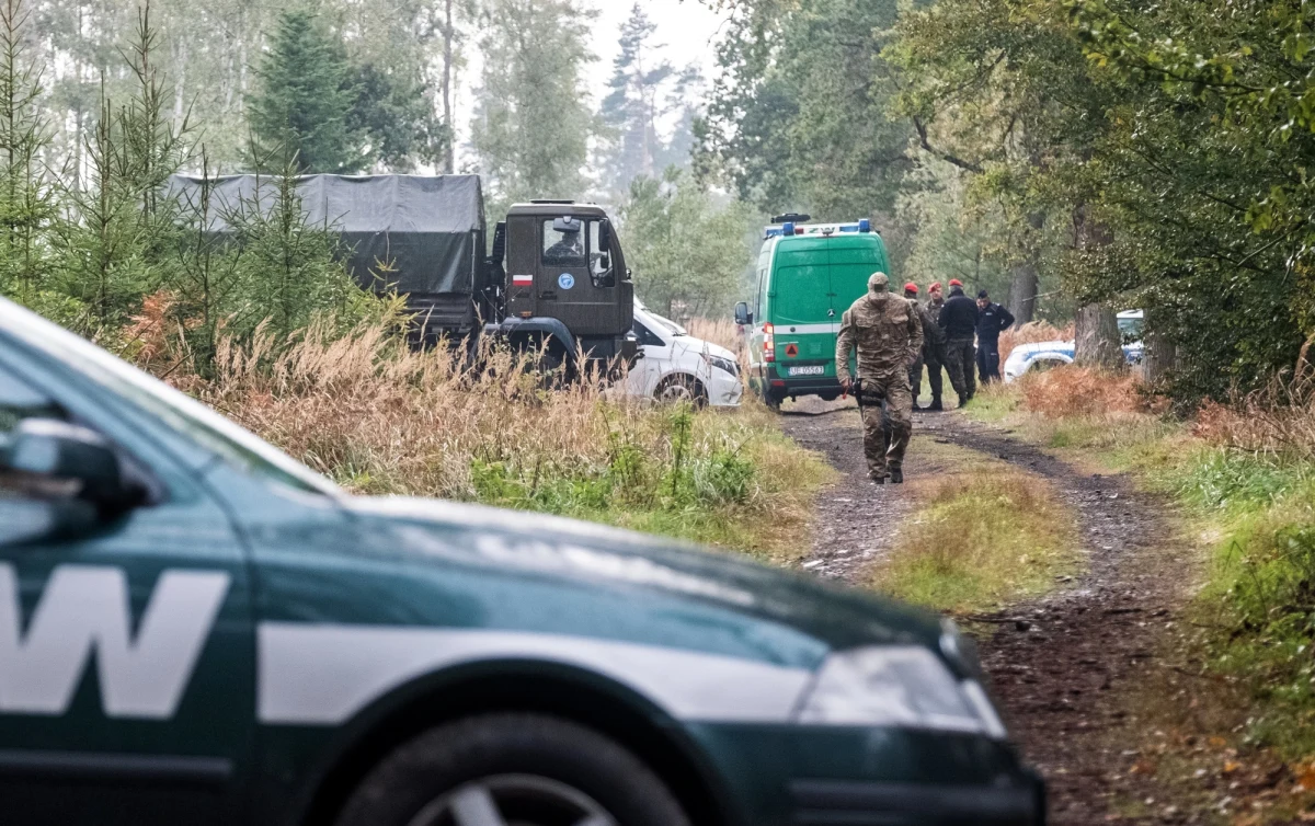 Rozległe obrażenia wielonarządowe były przyczyną śmierci dwóch saperów, którzy zginęli 8 października w wybuchu w lesie w Kuźni Raciborskiej (Śląskie) - wykazały sekcje zwłok. W śledztwie przesłuchano już kilkunastu świadków, w tym jednego z rannych.