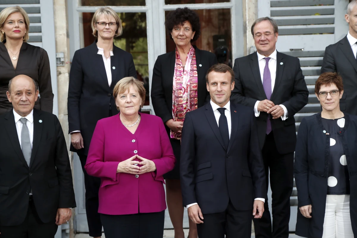 ​Paryż i Berlin doszły do porozumienia w sprawie zasad eksportu broni. Jest to jedno z osiągnięć wspólnego posiedzenia rządów Niemiec i Francji z udziałem kanclerz Angeli Merkel i prezydenta Emmanuela Macrona, które odbyło się w Tuluzie.