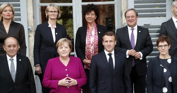​Paryż i Berlin doszły do porozumienia w sprawie zasad eksportu broni. Jest to jedno z osiągnięć wspólnego posiedzenia rządów Niemiec i Francji z udziałem kanclerz Angeli Merkel i prezydenta Emmanuela Macrona, które odbyło się w Tuluzie.