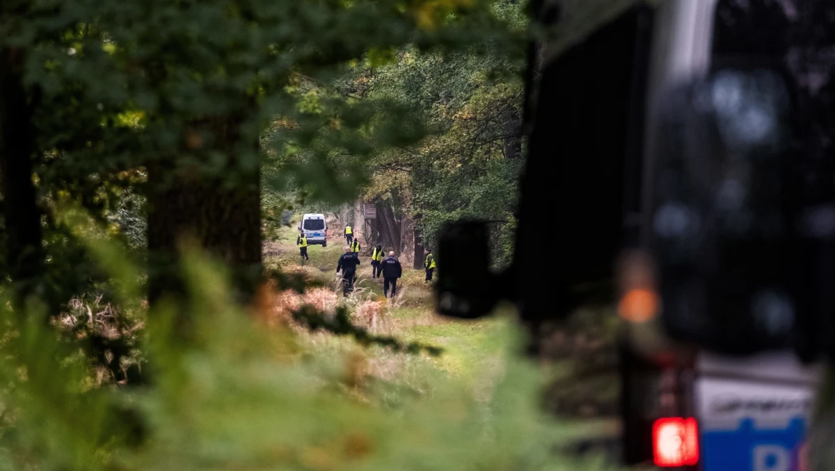 Jest trzecia ofiara ubiegłotygodniowej eksplozji niewybuchu w lesie w Kuźni Raciborskiej na Śląsku: w szpitalu w Sosnowcu zmarł jeden z ciężko rannych saperów. Do tragedii, przypomnijmy, doszło 8 października: żołnierze z 6. Batalionu Powietrznodesantowego z Gliwic mieli unieszkodliwić niewybuchy pochodzące prawdopodobnie z czasów II wojny światowej.