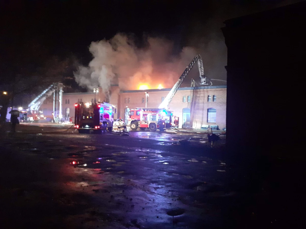 Nawet pięć milionów złotych mogą wynieść straty nocnego pożaru Banku Żywności w Olsztynie. Spłonęła część wyremontowanego niedawno budynku, w którym mieściły się m.in. biura i pomieszczenia socjalne.