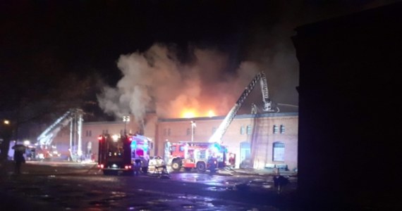 Nawet pięć milionów złotych mogą wynieść straty nocnego pożaru Banku Żywności w Olsztynie. Spłonęła część wyremontowanego niedawno budynku, w którym mieściły się m.in. biura i pomieszczenia socjalne.