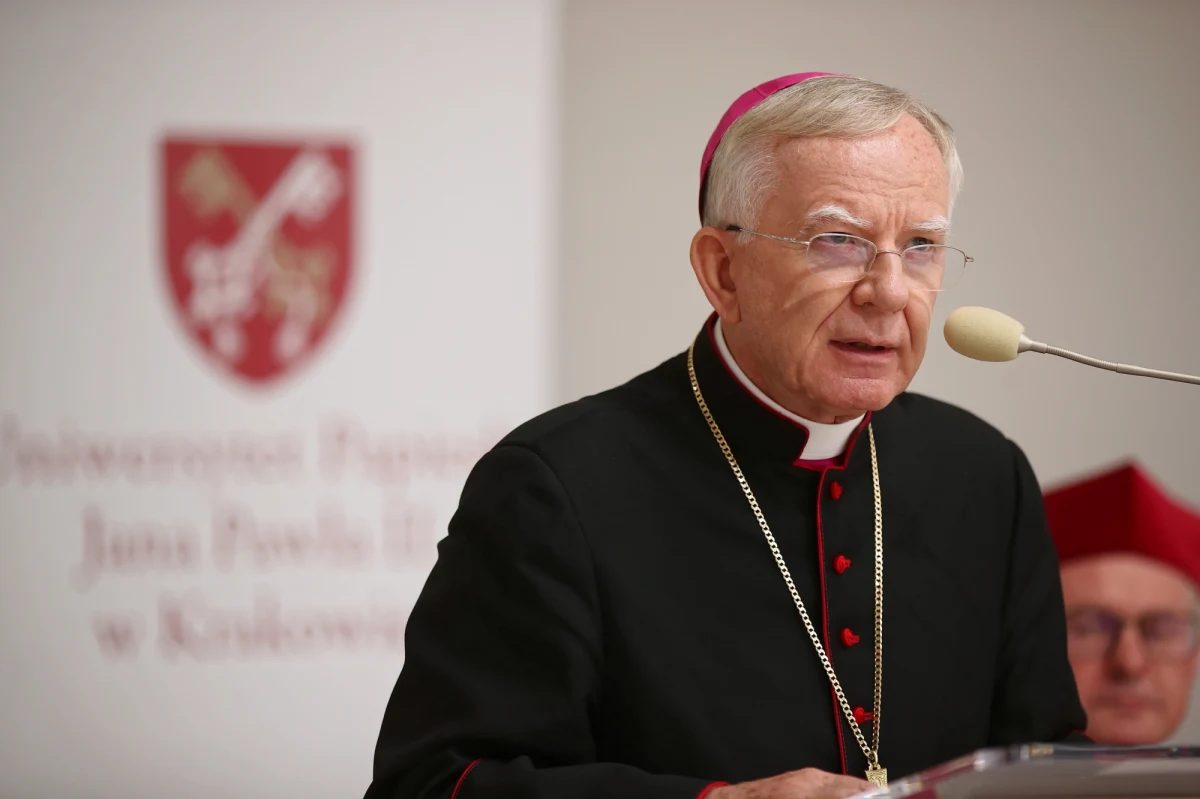 Prokuratura odmówiła wszczęcia śledztwa w sprawie wypowiedzi arcybiskupa Marka Jędraszewskiego, który w sierpniu w kazaniu użył w odniesieniu do środowisk LGBT określenia "tęczowa zaraza" - ustalili reporterzy RMF FM.