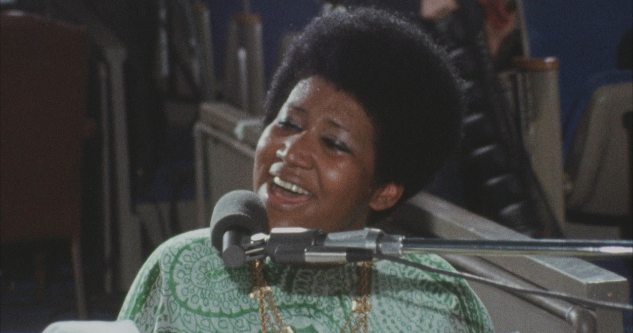 15 listopada do wybranych kin studyjnych trafi film „Amazing Grace: Aretha Franklin” – dokument, poświęcony niezwykłej artystce, będący zapisem jej historycznego koncertu z 1972 roku – sesji nagraniowej do płyty o tym samym tytule, która stała się najlepiej sprzedającym się albumem gospel wszech czasów i jednym z najważniejszych w dorobku Arethy Franklin, amerykańskiej królowej soul.