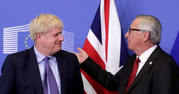 "Osiągnięte porozumienie o warunkach wyjścia Wielkiej Brytanii z UE to spełnienie obietnic o prawdziwym brexicie" - przekonywał tego dnia w Brukseli brytyjski premier Boris Johnson. Wyraził nadzieję, że poprą je posłowie w Izbie Gmin.