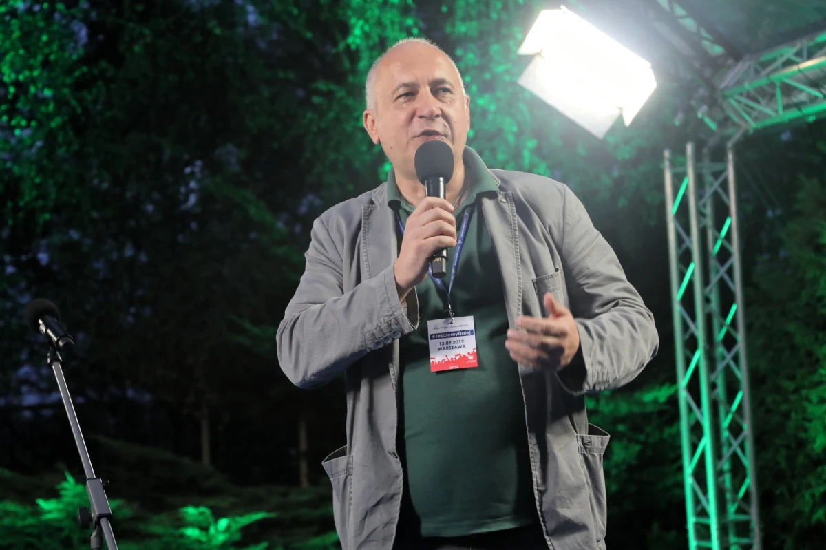 Wierzę, że prezes NIK Marian Banaś w sytuacji, w której okazałoby się, że są poważne zastrzeżenia i zarzuty wobec niego, zachowa się tak, jak trzeba - mówi europoseł PiS Joachim Brudziński. W czwartek prezes Najwyższej Izby Kontroli Marian Banaś powrócił do wykonywania obowiązków, zakończył urlop bezpłatny.