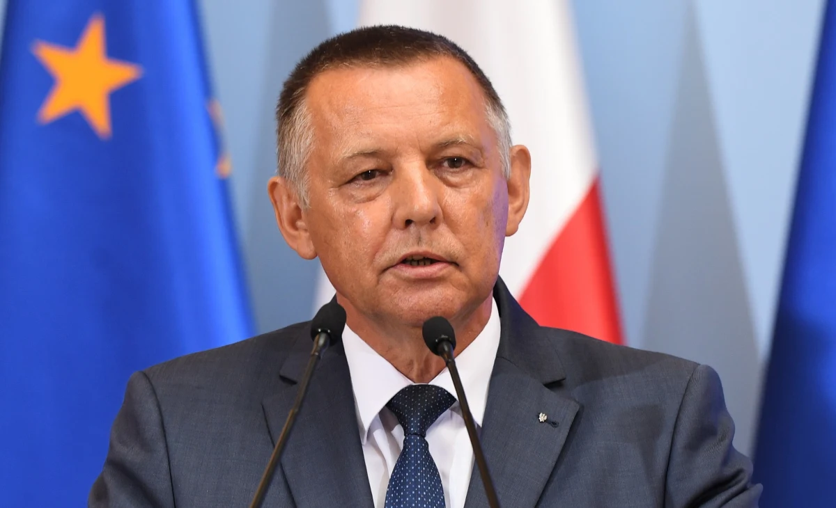 CBA kwestionuje majątek, ABW nie uchyla certyfikatu - wojna służb w sprawie szefa Najwyższej Izby Kontroli - pisze piątkowa "Rzeczpospolita".