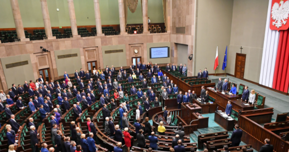 „12 listopada odbędzie się pierwsze posiedzenie Sejmu nowej kadencji” – zadeklarował rzecznik prezydenta Błażej Spychalski w Porannej rozmowie w RMF FM. Odpowiedzialnym za jego zwołanie jest właśnie prezydent Andrzej Duda.